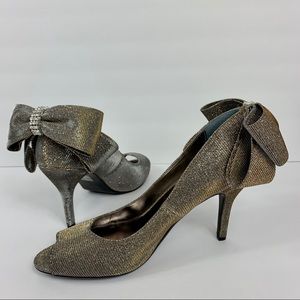 J.Renee Heels Peep Toe Pump Gold Silver Bow Detail